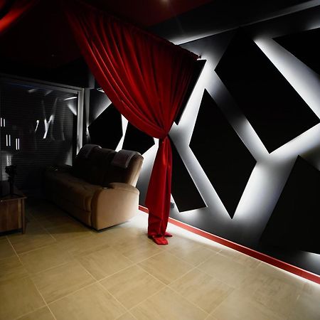 L Unique Cinema Room Grenoble Exterior photo